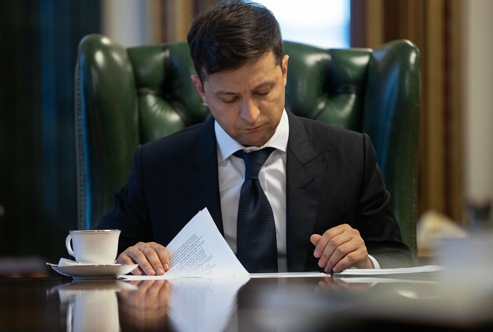 Зеленський пояснив, навіщо заборонили мовлення трьох телеканалів