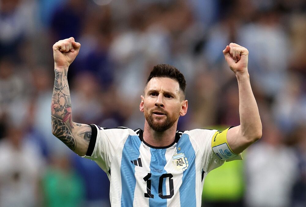 Залужному подарували футболку з автографом Мессі