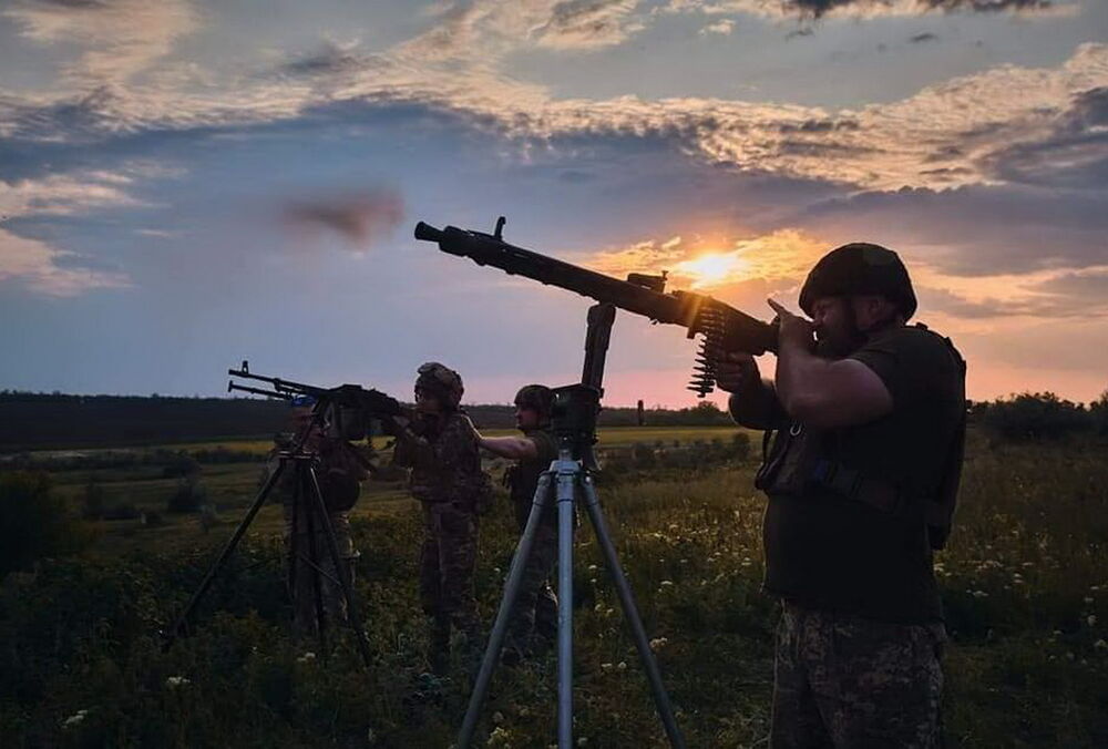 Британська розвідка повідомляє про значні військові операції на півдні та сході Британська розвідка повідомляє про значні військові операції на півдні та сході