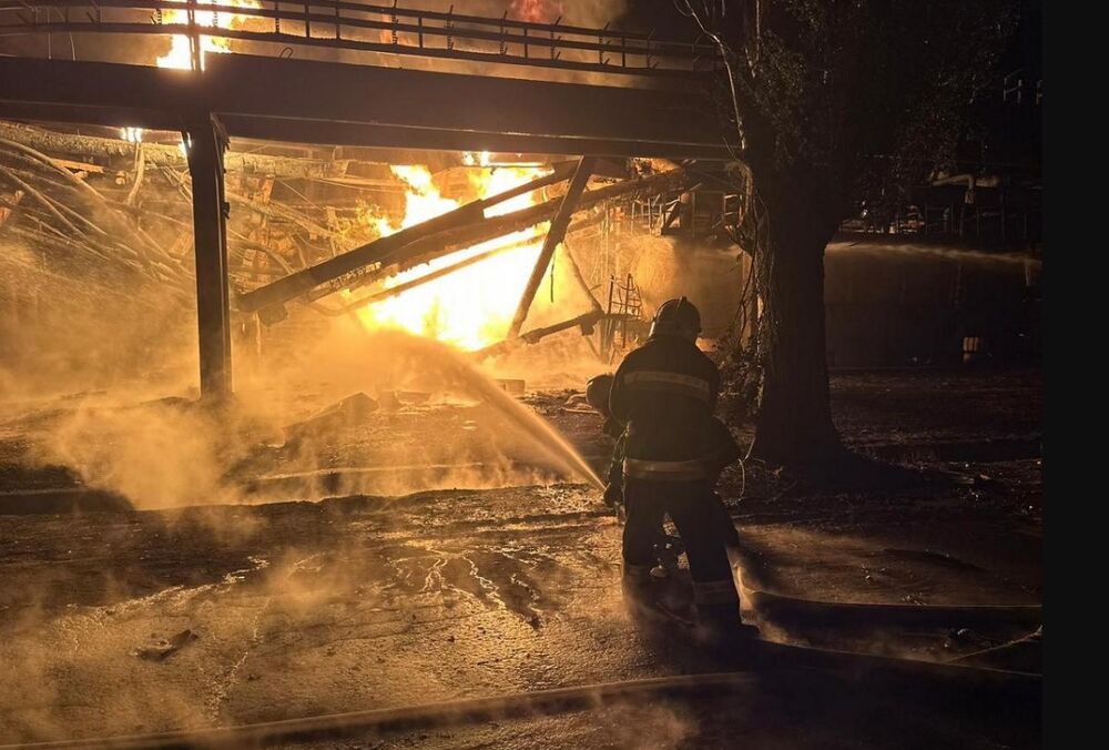 Оккупанты атаковали шахедами нефтеперерабатывающий завод в Кременчуге 