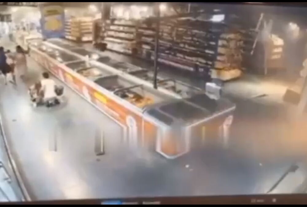 Появилось видео прилета в Умани, снятое внутри АТБ