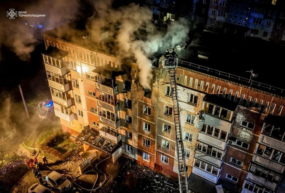 Росіяни атакували дроном багатоповерхівку в Тернополі