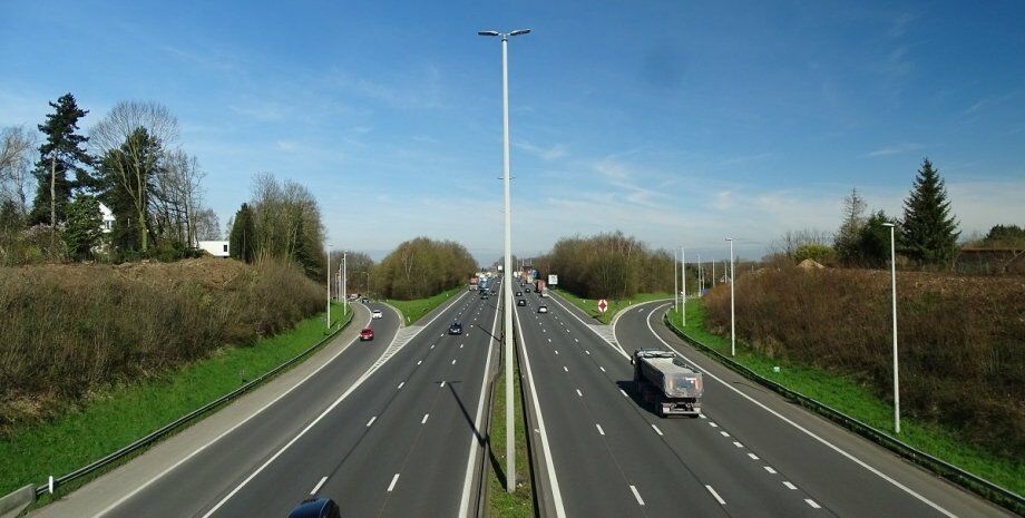 Названа стоимость проезда по первому платному автобану Украины 