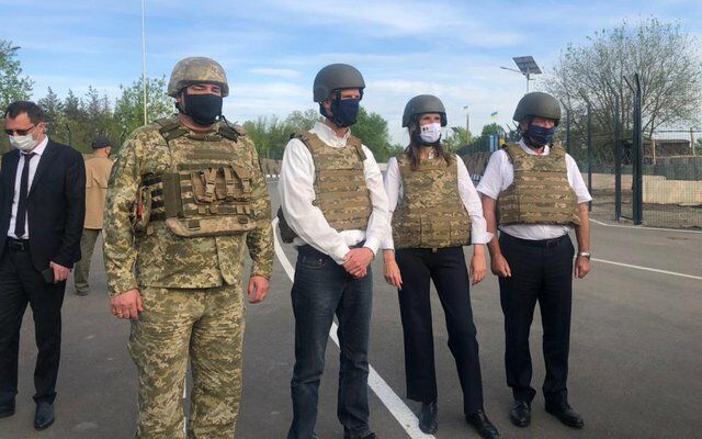 Глави МЗС країн Бенілюксу відвідали зону ООС в Україні - Брифінг