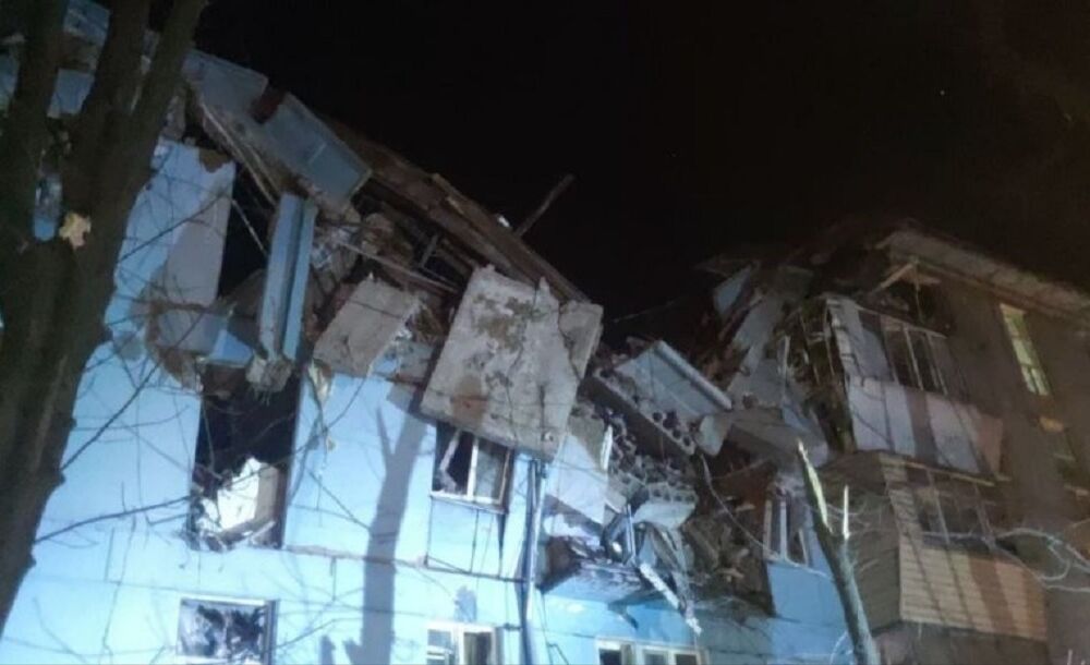 Росіяни обстріляли Запоріжжя: зруйновано три поверхи багатоповерхового будинку