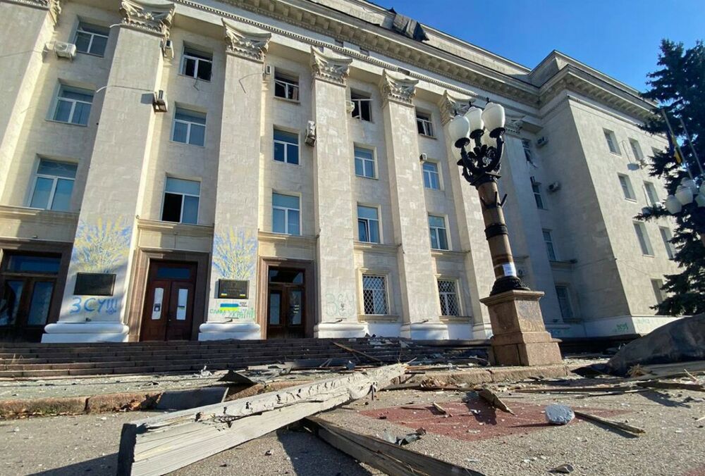 Окупанти вдарили по будівлі облдержадміністрації в Херсоні Окупанти вдарили по будівлі облдержадміністрації в Херсоні