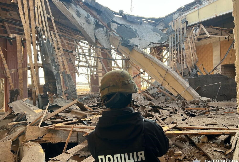 Пошкоджено 13 будинків та дитячий садок, поранено троє людей: росіяни обстріляли Дніпропетровську область