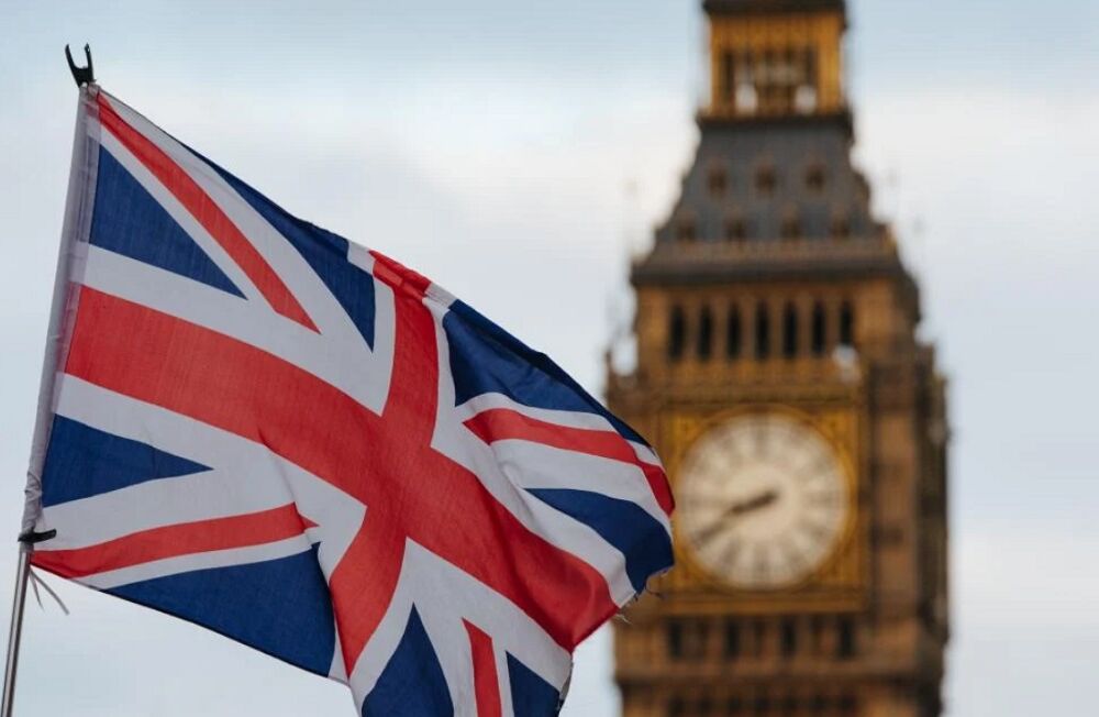 NYT: британские власти разрешили российским олигархам пользоваться средствами с замороженных счетов  NYT: британские власти разрешили российским олигархам пользоваться средствами с замороженных счетов