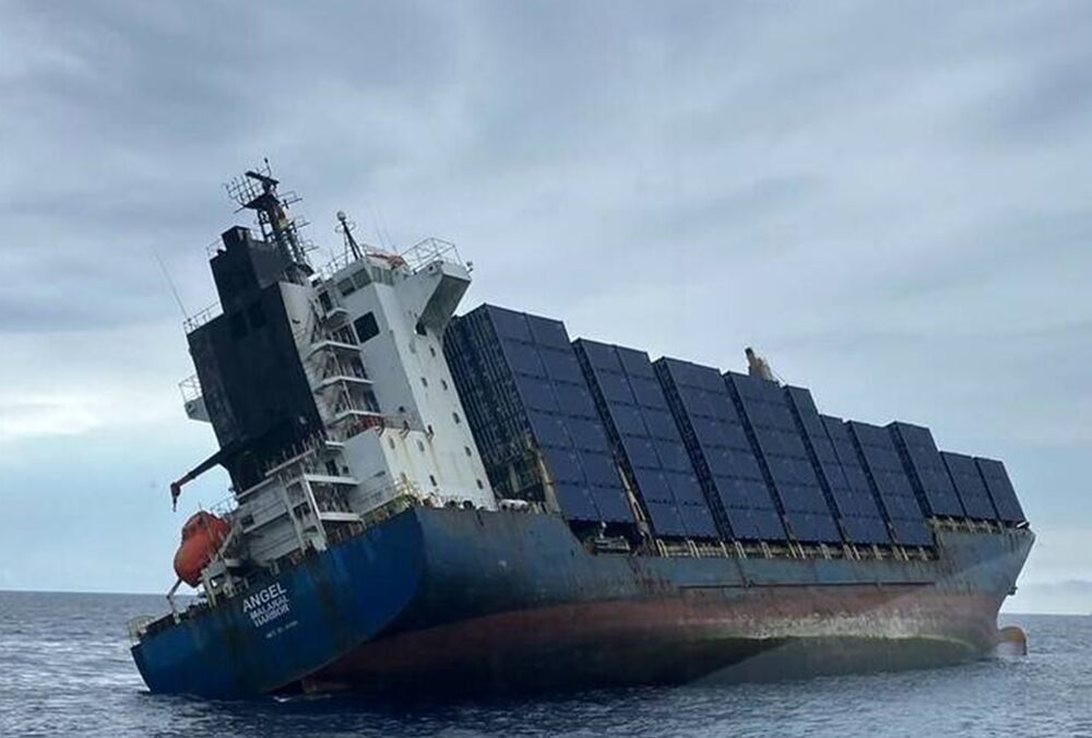 Возле Тайваня затонул грузовой корабль