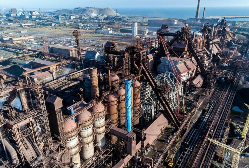 Експерти: Росія не припиняє бомбардувати завод ”Азовсталь” у Маріуполі