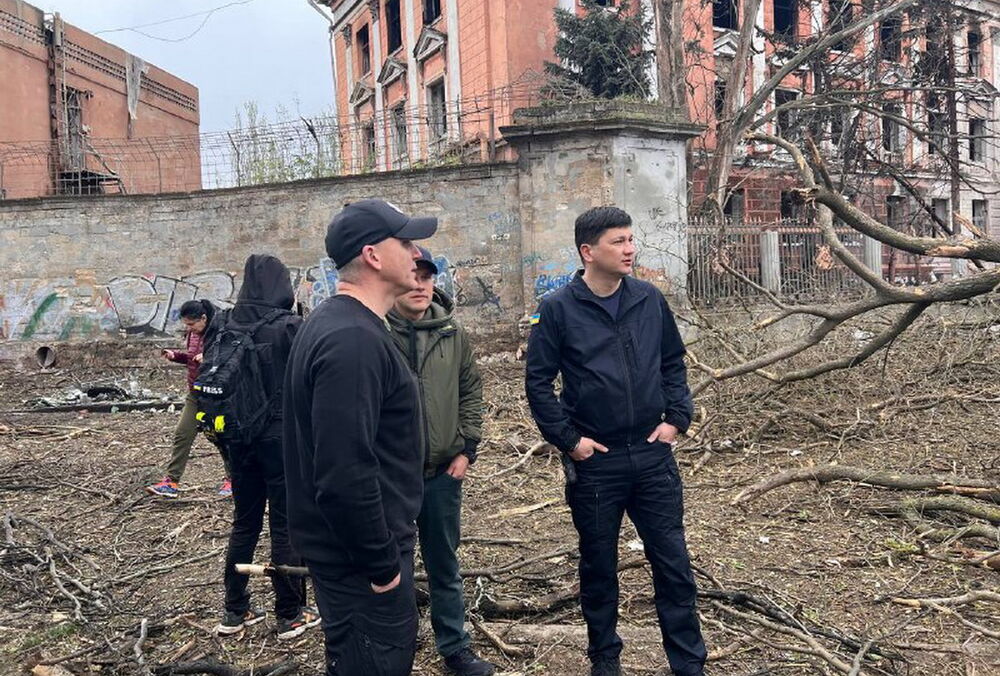 З'явилися кадри наслідків удару ”Калібрами” по Миколаєву: відео З'явилися кадри наслідків удару ”Калібрами” по Миколаєву: відео