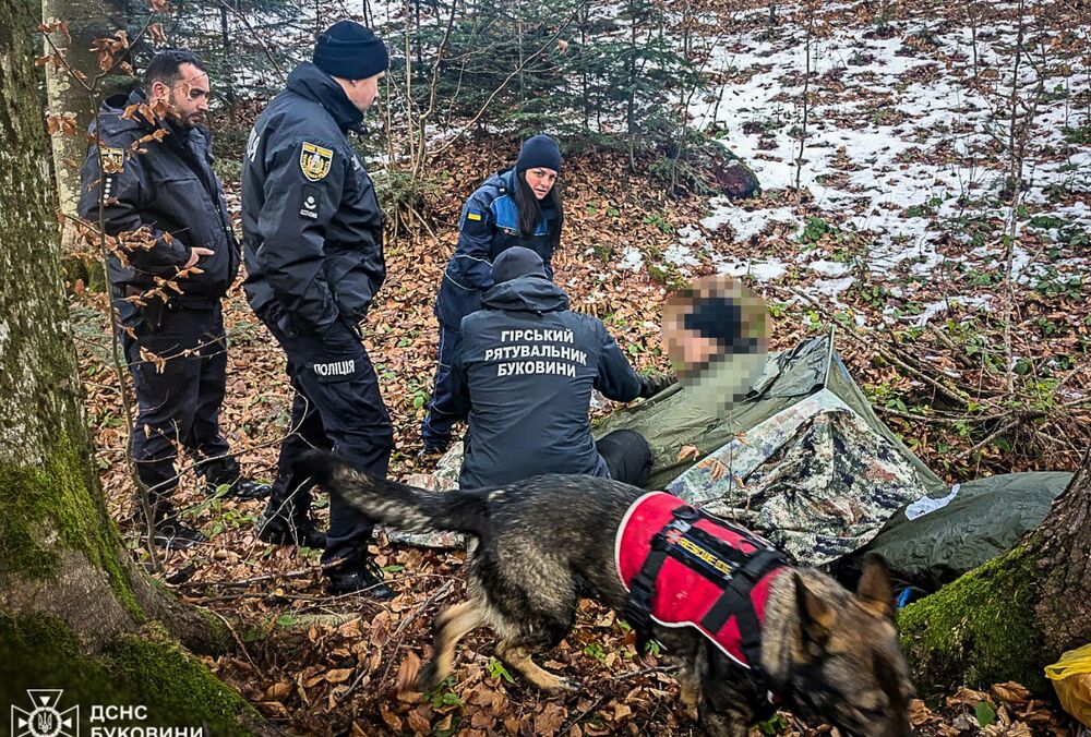 У Чернівецькій області врятували чоловіка, який три дні блукав у лісі