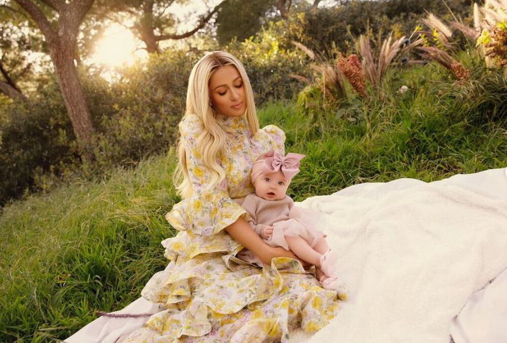Періс Хілтон вперше опублікувала фото доньки