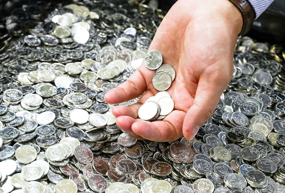 Новые деньги в Украине: НБУ запускает в оборот миллион монет по 10 гривен (фото)