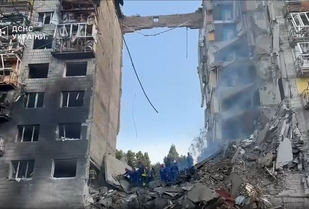 Росіяни вдарили по Києву: 14 людей загинули, понад 50 постраждали (фото, відео)