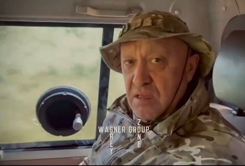 ”Для тих, хто обговорює, живий я чи ні”: з'явилося відео з Пригожиним, зняте за пару днів до падіння літака