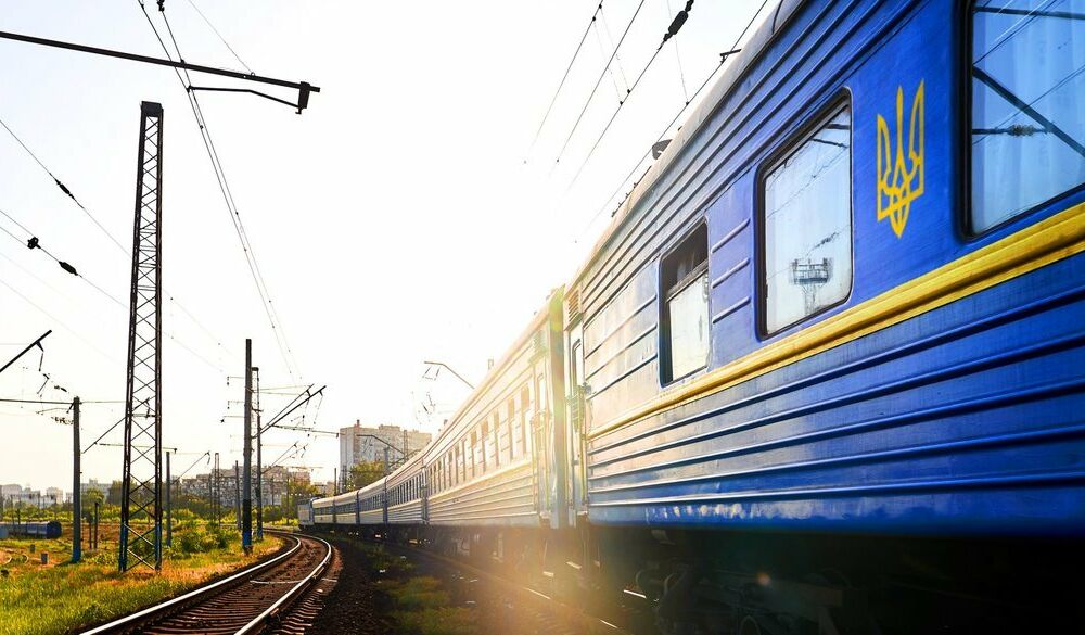 Поїзди до Карпат повернулися до нормального графіку курсування