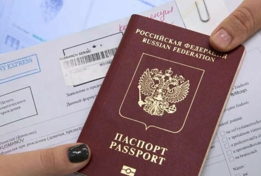 Пограничники рассказали, сколько россиян получили украинские визы