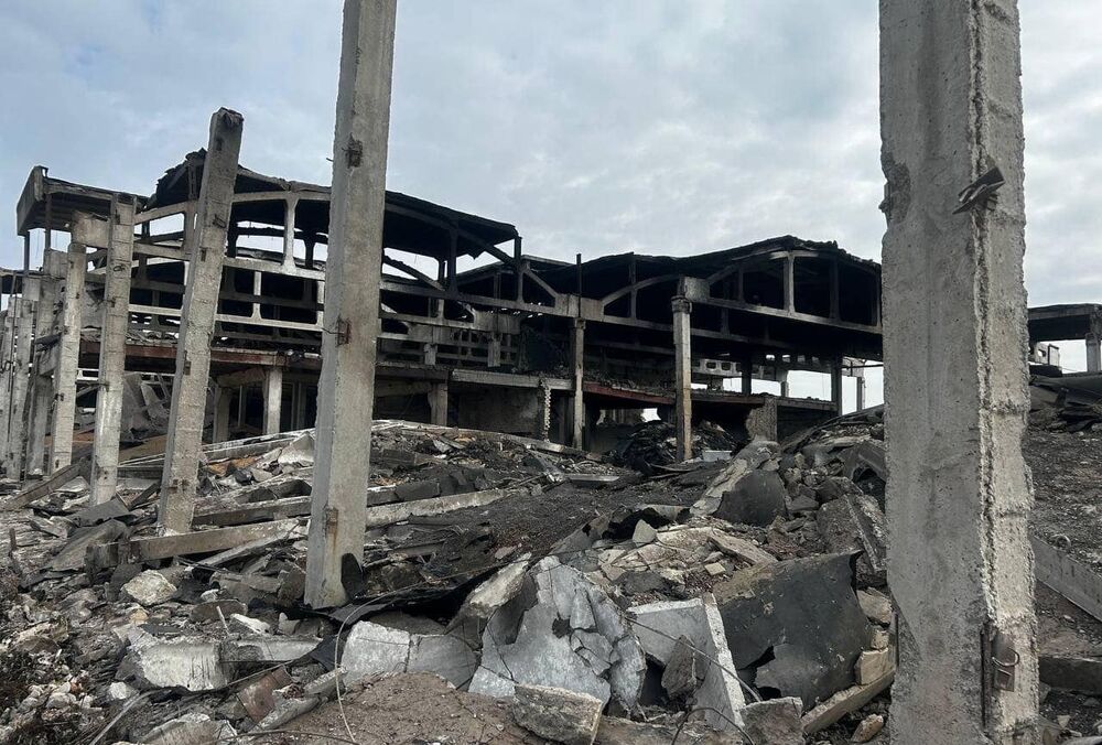 Росіяни прицільно вдарили по ангару з зерном на Харківщині