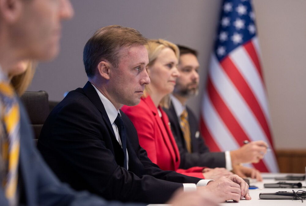 Партнеры не давят на Украину по переговорам с Россией, - источники на Банковой Партнеры не давят на Украину по переговорам с Россией, - источники на Банковой