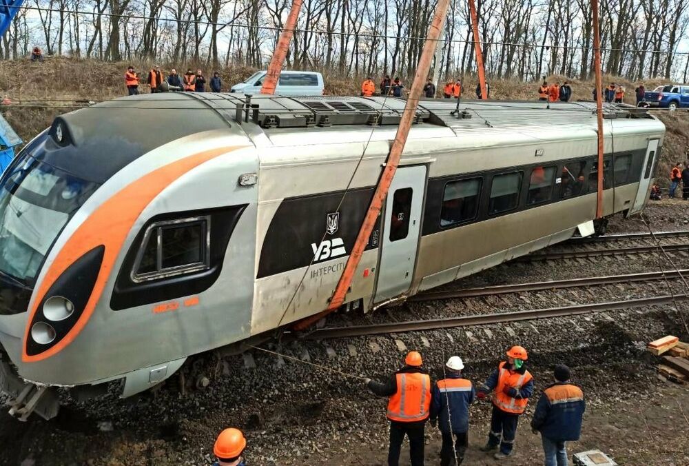 Зійшов з рейок поїзд ”Інтерсіті”: за фактом аварії порушено провадження - ВІДЕО