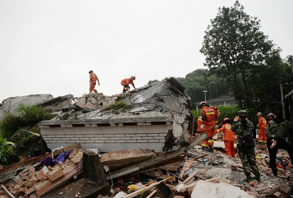 Китай всколыхнуло мощное землетрясение - ВИДЕО