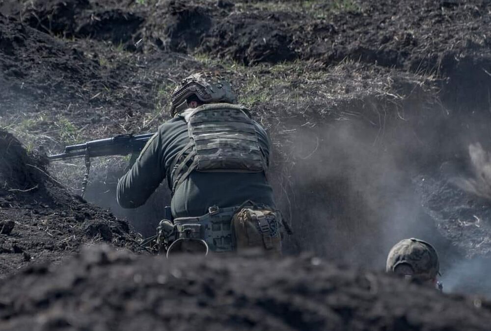 Українські військові знищили російський прапор на школі у Нью-Йорку