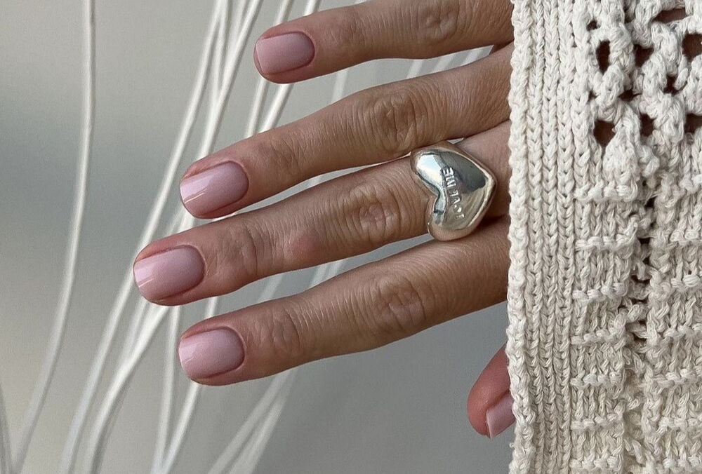 Новий рік 2025: який манікюр буде у тренді