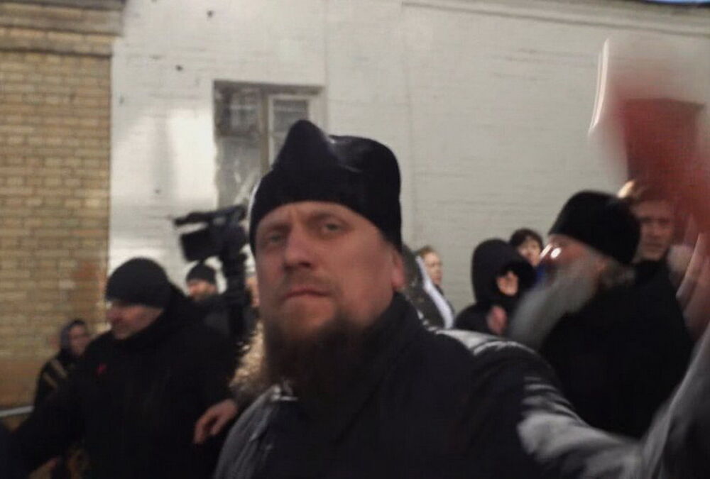 Священик УПЦ МП напав на журналіста на території Києво-Печерської Лаври