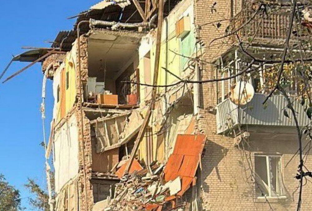 Росіяни масовано обстріляли КАБами Запоріжжя: постраждали будинки та лікарня (фото)