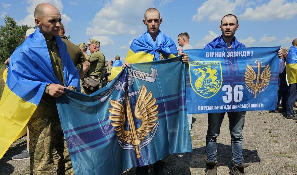 Обмін полоненими: Україна повернула додому майже сотню захисників
