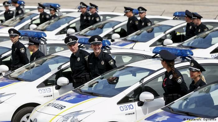 Зайнялися коханням у басейні: у Миколаєві копи потрапили у скандал