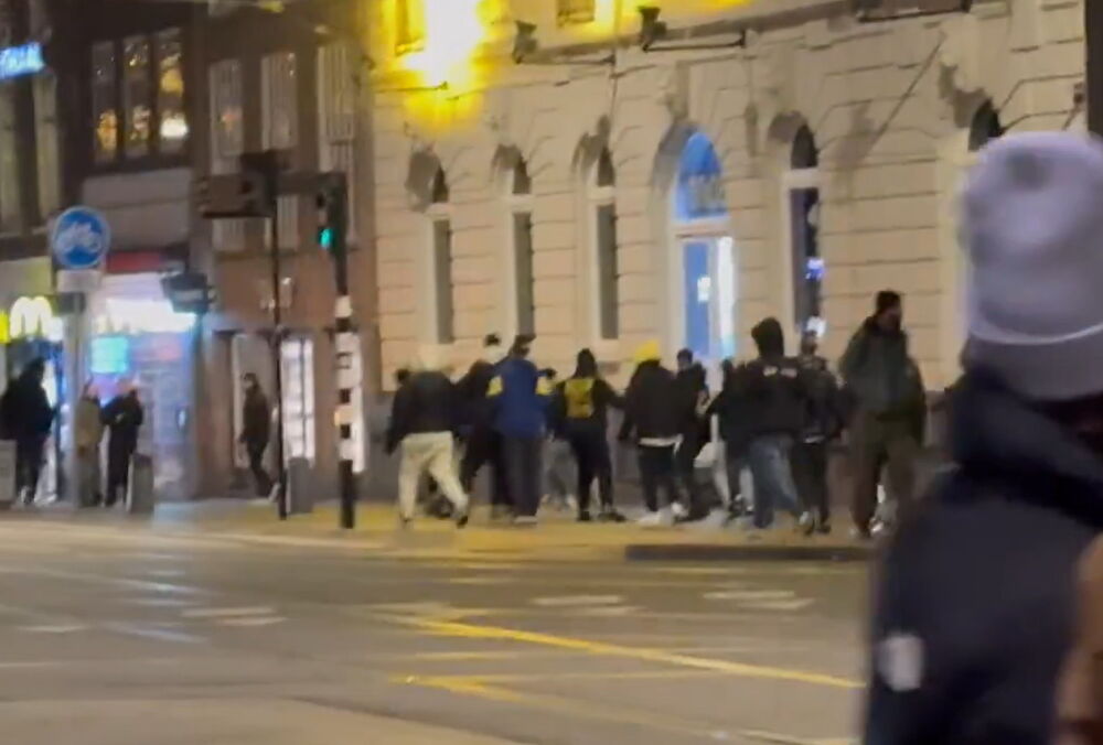 В Амстердаме израильские болельщики были избиты неизвестными, которые выкрикивали пропалестинские лозунги