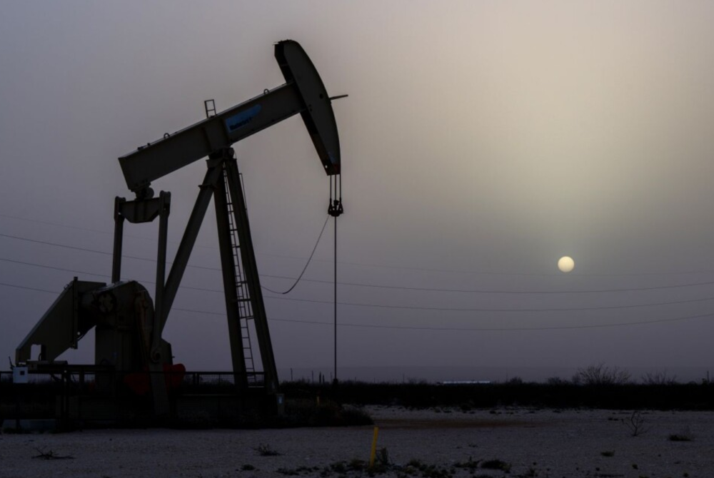 Ціна нафти впала до мінімуму за чотири роки