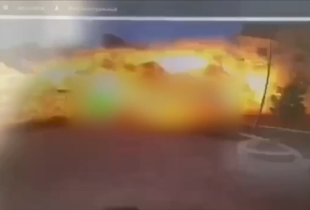 Момент ракетного удара по центру Чернигова попал на камеру: видео