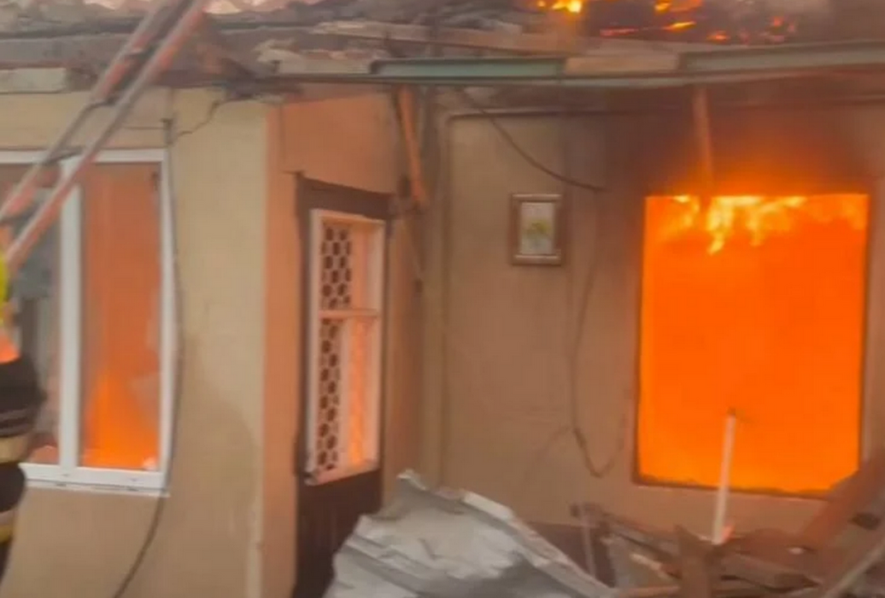 В Одессе в результате российского удара сгорел дом мужчины, который год назад потерял жену и сына из-за атак