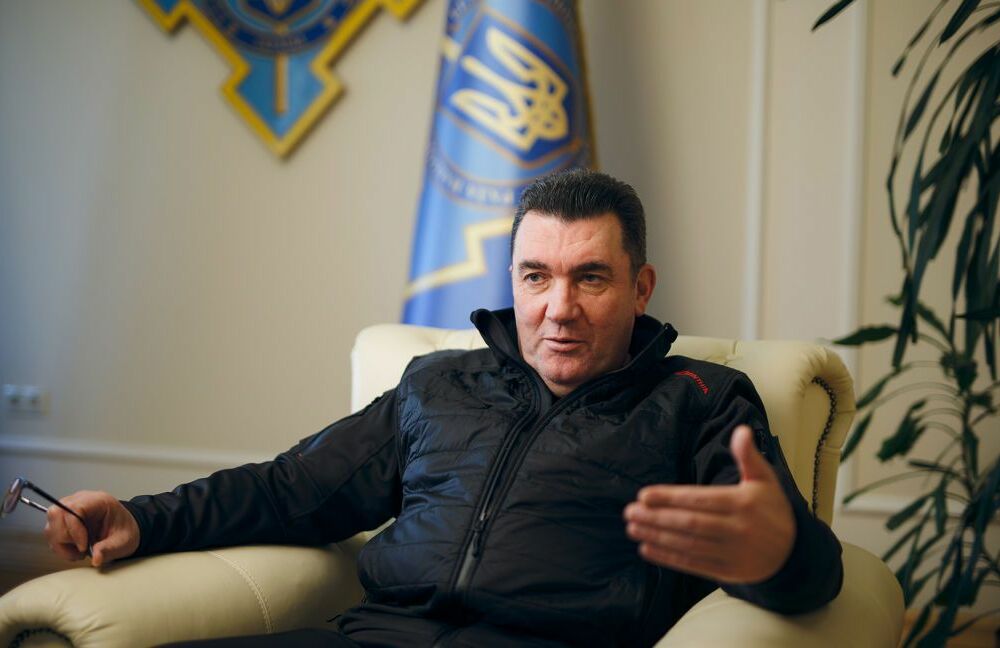 У РНБО відповіли на петиції про дозвіл на виїзд для чоловіків