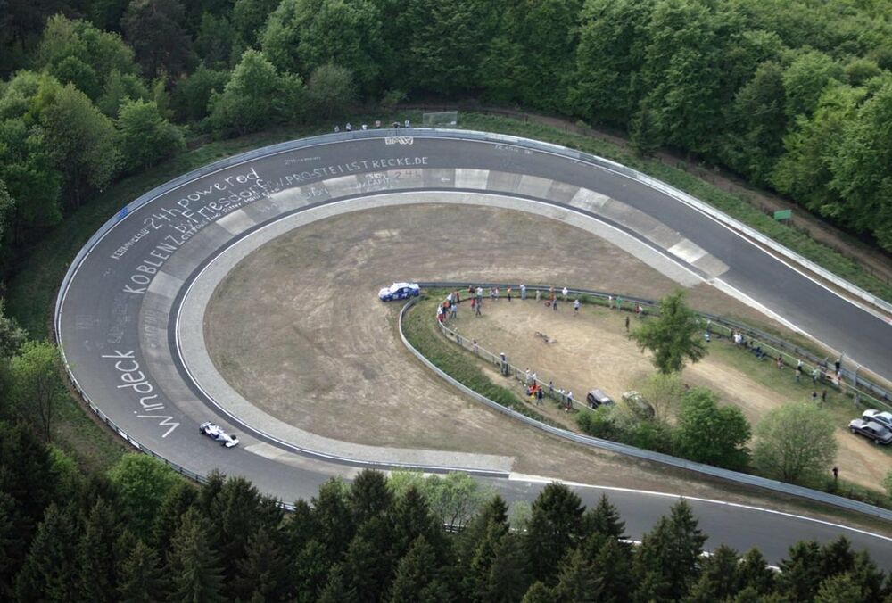 У Німеччині на знаменитій гоночній трасі пролунав вибух: десятки постраждалих