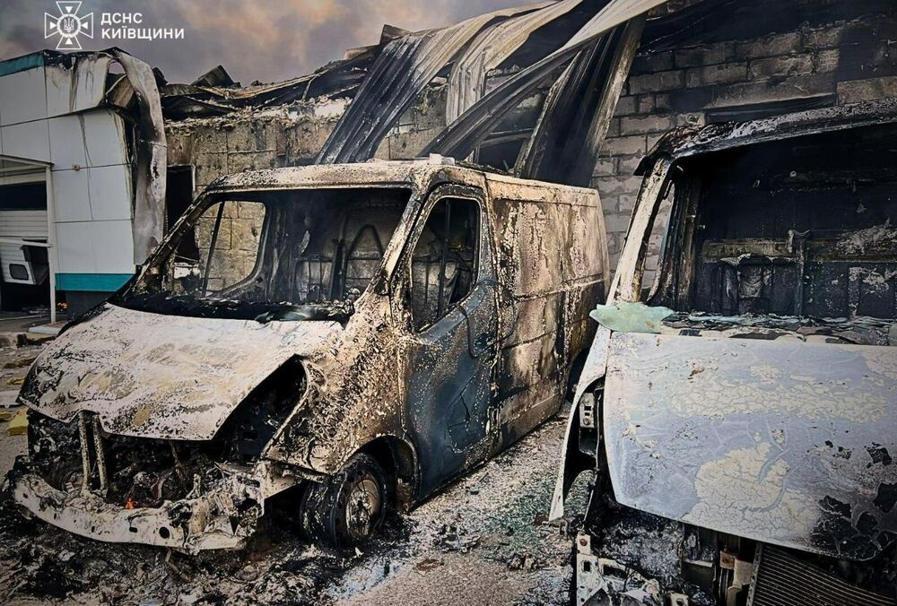 Спасатели показали последствия атаки дронов на Киевщину