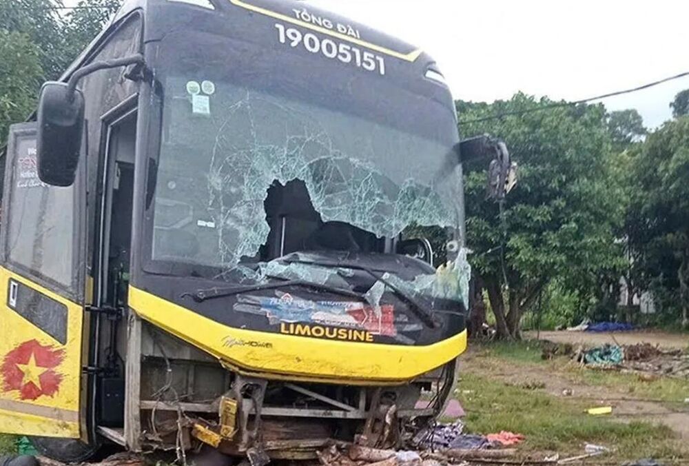 У В'єтнамі розбився пасажирський автобус: загинули діти