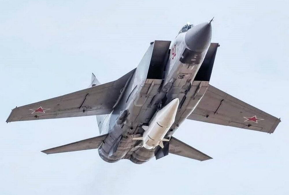 У Білорусі знову спалахнув російський МіГ-31К, що переносить ”Кінжали” У Білорусі знову спалахнув російський МіГ-31К, що переносить ”Кінжали”