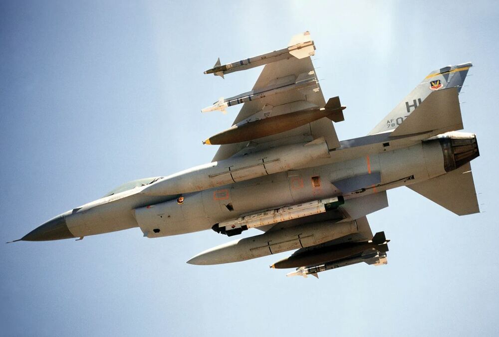 10 українських військовослужбовців завершили навчання з обслуговування винищувачів F-16