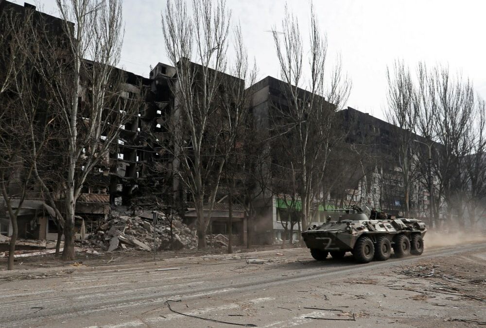 У Маріуполь стягують дедалі більше російської військової техніки У Маріуполь стягують дедалі більше російської військової техніки