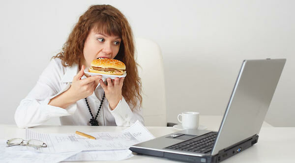 Жіночий трудоголізм призводить до ожиріння