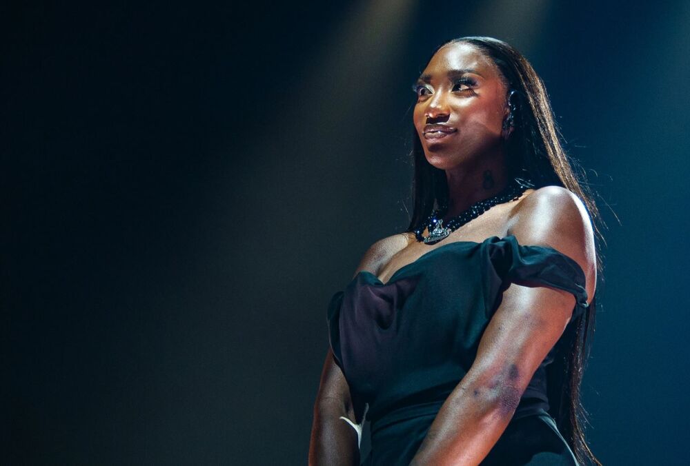 У Франції спалахнув расистський скандал навколо співачки, яка відкриватиме Олімпіаду