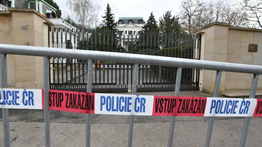 Прага просит партнеров по ЕС и НАТО в знак солидарности с ней высылать российских дипломатов