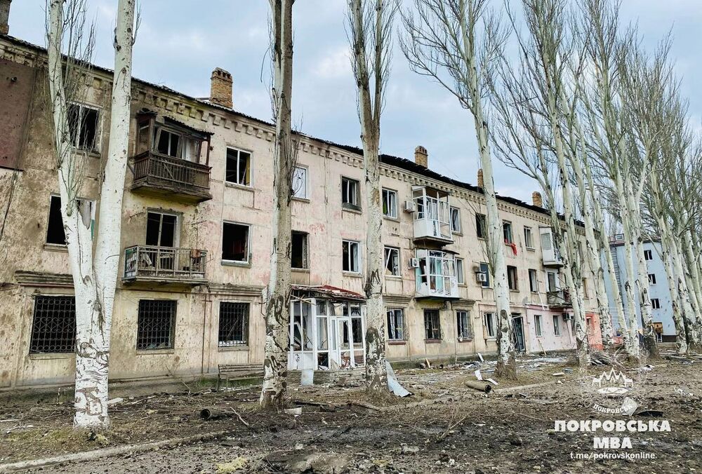 Российские военные ранили троих детей в Покровске