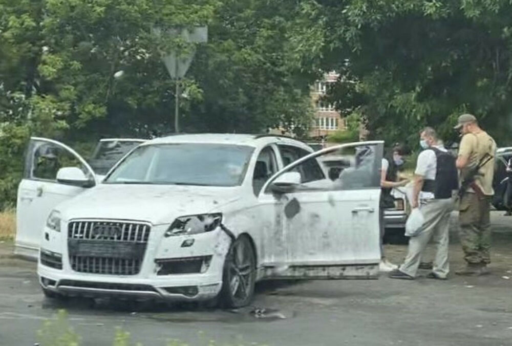 В Херсоне взорвали автомобиль с одним из ключевых предателей В Херсоне взорвали автомобиль с одним из ключевых предателей