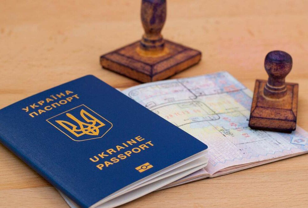 Українців хочуть позбавляти громадянства за держзраду: до Ради внесли відповідний закон