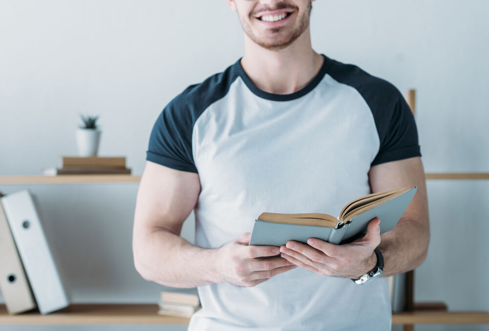 Студенты больше не могут выехать за границу в период военного положения